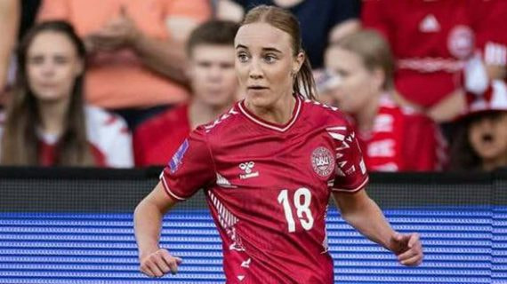 Sara Holmgaard durante un partido con Dinamarca.
