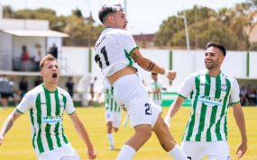 El Torremolinos celebra su ascenso.