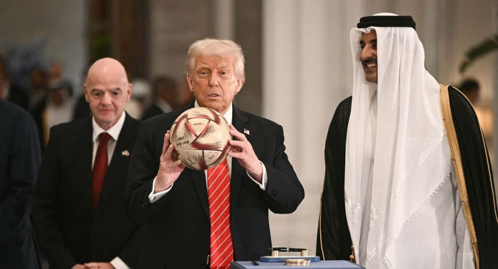 Donald Trump y Gianni Infantino, en Doha.