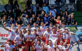 El Atlético Cañada de Alcorcón, ahora ya Unión FC, celebra el ascenso.