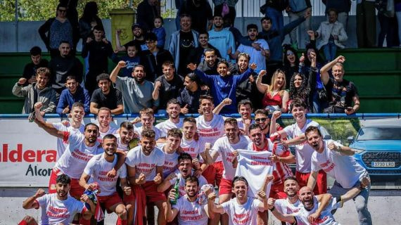 El Atlético Cañada de Alcorcón, ahora ya Unión FC, celebra el ascenso.