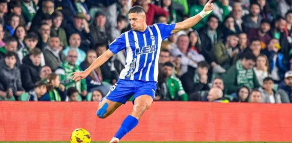 El central de Alavés es uno de los favoritos para la zaga rojilla.