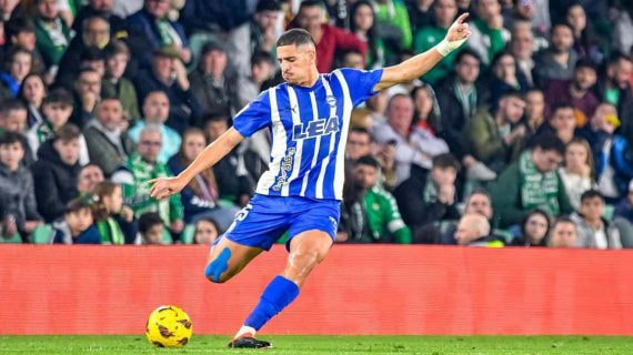 El central de Alavés es uno de los favoritos para la zaga rojilla.