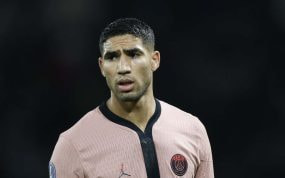 Achraf Hakimi jugando con el PSG.