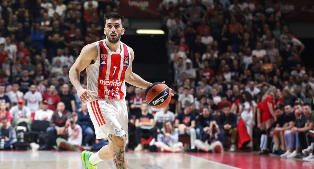Facundo Campazzo en un partido de Euroliga con Estrella Roja.