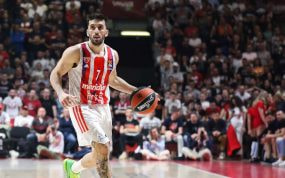 Facundo Campazzo en un partido de Euroliga con Estrella Roja.