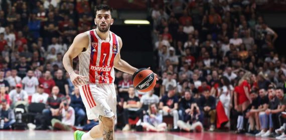 Facundo Campazzo en un partido de Euroliga con Estrella Roja.