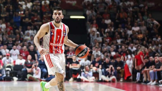 Facundo Campazzo en un partido de Euroliga con Estrella Roja.