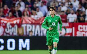 Juan Miranda en el derbi sevillano contra el Sevilla FC.