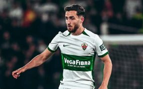 José Salinas, en un partido con el Elche.