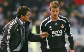 Capello y Beckham, en Anoeta el 11 de febrero de 2007: un gol del inglés salvó al italiano de la destitución.