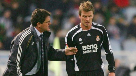 Capello y Beckham, en Anoeta el 11 de febrero de 2007: un gol del inglés salvó al italiano de la destitución.