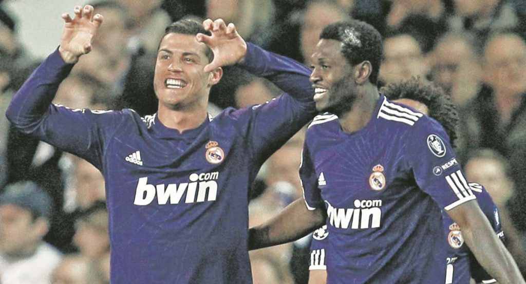 Cristiano y Adebayor.