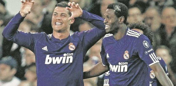 Cristiano y Adebayor.