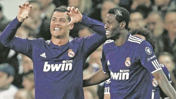 Cristiano y Adebayor.