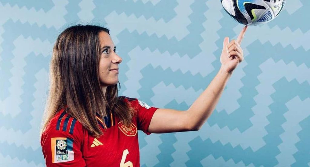 Aitana Bonmatí, jugadora del Barça y de la Selección, durante la sesión de fotos de la FIFA.