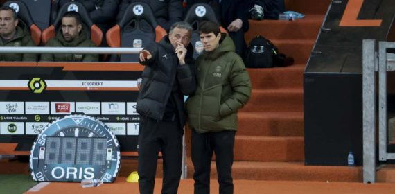 Luis Enrique y Aitor Unzué, en uno de los momentos de la temporada con el PSG.