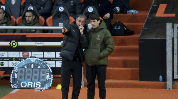 Luis Enrique y Aitor Unzué, en uno de los momentos de la temporada con el PSG.