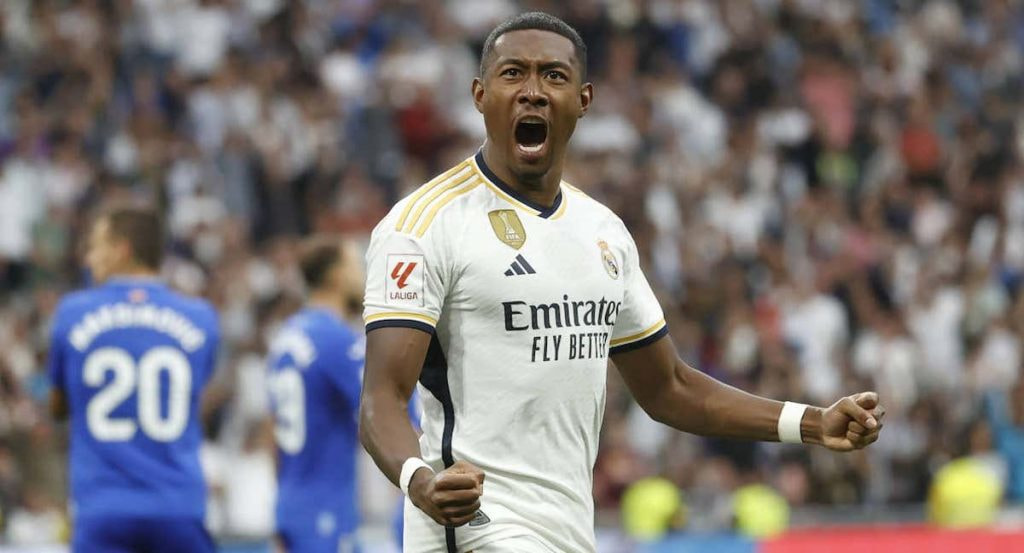 David Alaba celebra el triunfo ante el Getafe en el Santiago Bernabéu.