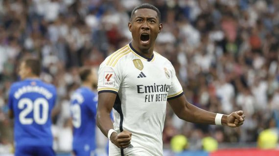 David Alaba celebra el triunfo ante el Getafe en el Santiago Bernabéu.