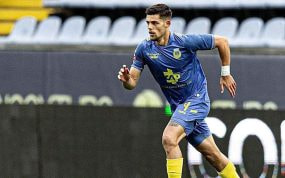 El central interesa a dos equipos españoles.