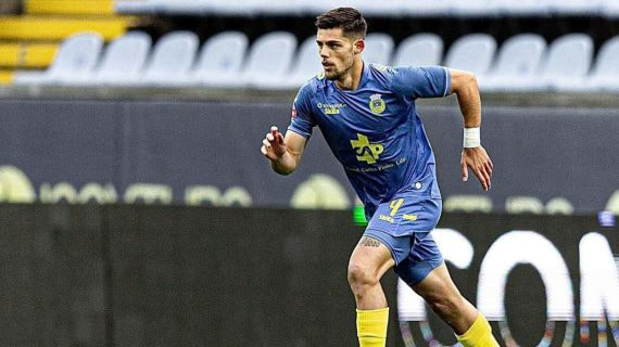 El central interesa a dos equipos españoles.
