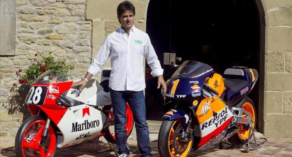 Álex Crivillé en la presentación de un gran premio.