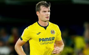 Alexander Sorloth jugando con el Villarreal.