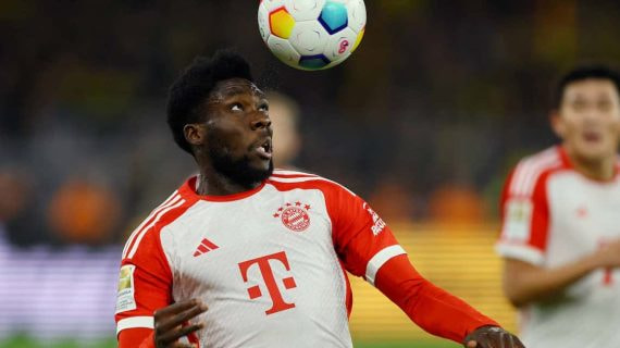Alphonso Davies, en un partido con el Bayern.