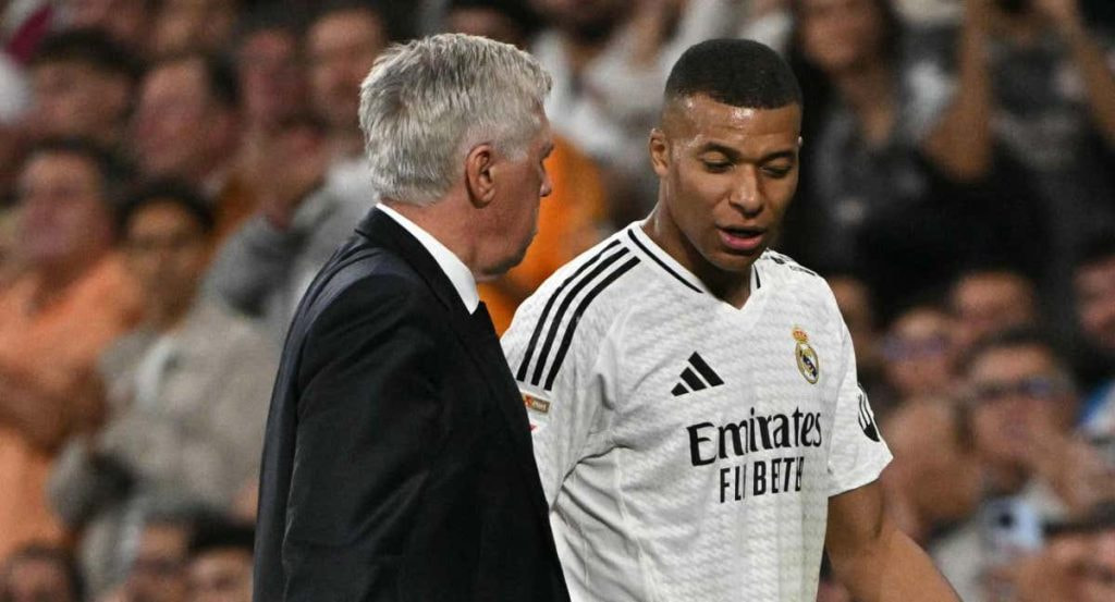 Carlo Ancelotti y Kylian Mbappé en el Santiago Bernabéu.