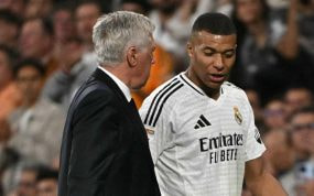 Carlo Ancelotti y Kylian Mbappé en el Santiago Bernabéu.
