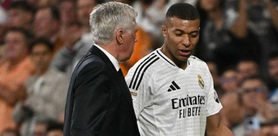 Carlo Ancelotti y Kylian Mbappé en el Santiago Bernabéu.