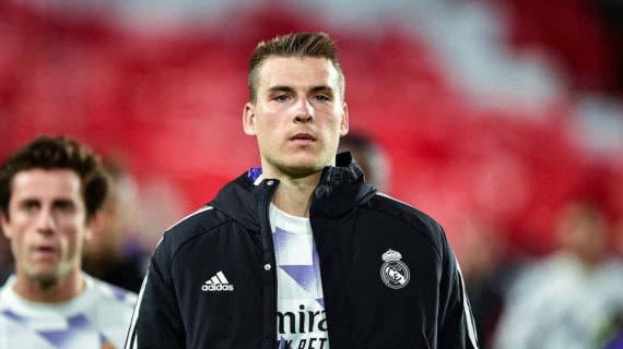 Lunin, antes de un partido con el Real Madrid.