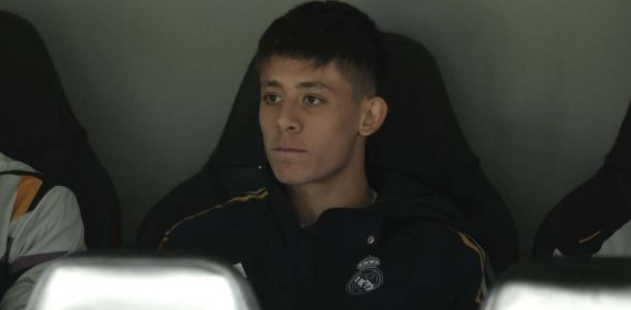 Arda Güler, en el banquillo del Real Madrid.