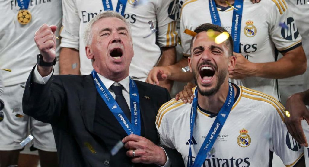 Ancelotti celebra la Decimoquinta junto a Joselu.