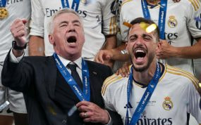 Ancelotti celebra la Decimoquinta junto a Joselu.