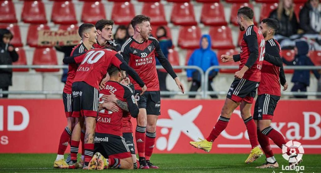 El Mirandés celebra un tanto en Anduva