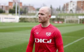 Isi Palazón en los campos de entrenamiento de la Ciudad Deportiva Fundación Rayo Vallecano.