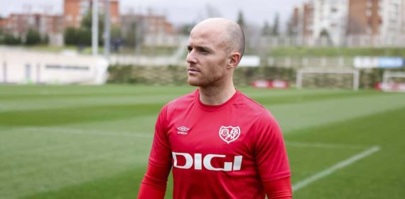 Isi Palazón en los campos de entrenamiento de la Ciudad Deportiva Fundación Rayo Vallecano.