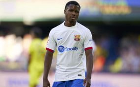Ansu Fati desesperado tras una acción en Villarreal.