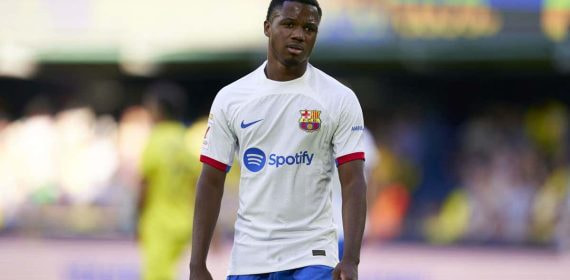 Ansu Fati desesperado tras una acción en Villarreal.