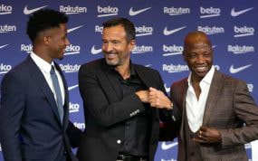 Ansu Fati, junto a Jorge Mendes en una imagen de archivo.