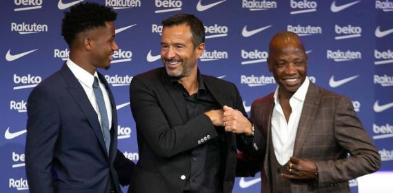 Ansu Fati, junto a Jorge Mendes en una imagen de archivo.
