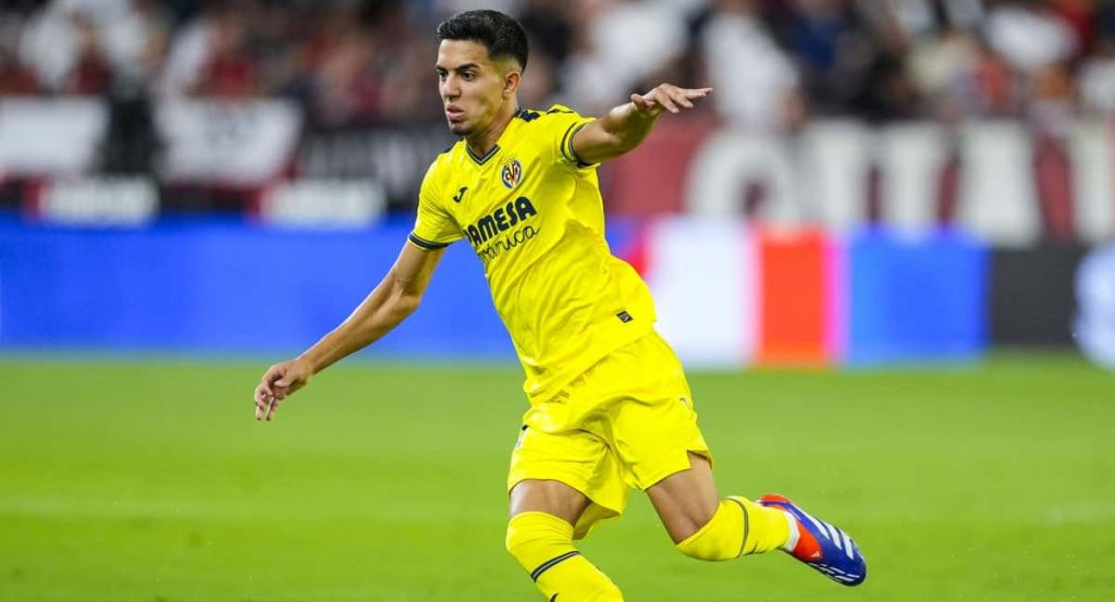 Ilias, ante el Sevilla.