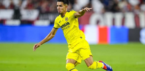 Ilias, ante el Sevilla.
