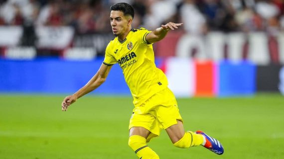 Ilias, ante el Sevilla.