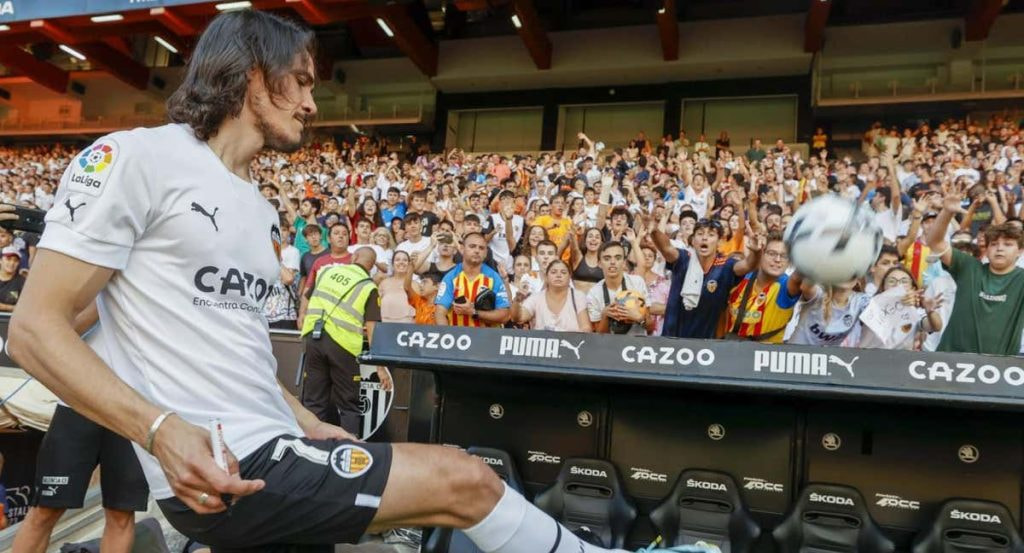 Cavani en su presentación con el Valencia.