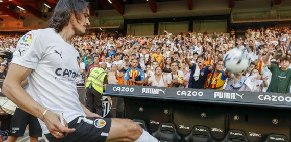Cavani en su presentación con el Valencia.