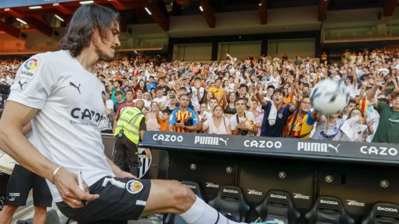Cavani en su presentación con el Valencia.