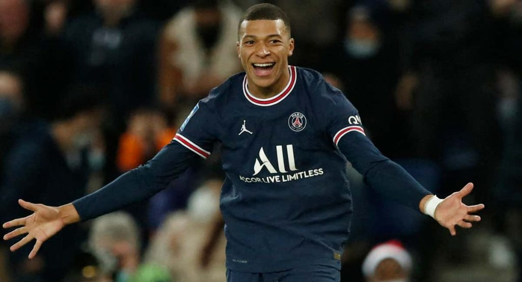 Mbappé jugando con el PSG.
